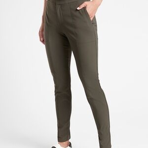 Athleta Wander Stash Skinny Ankle Pant Size 14P in Mountain Olive